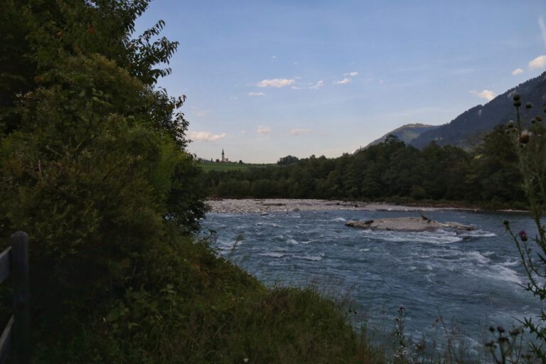 Wasser in der Abenddämmerung