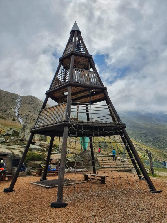 Ein Pyramidenklettergerüst