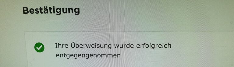 Ein weißes Feld mit einem grünen Haken auf dem "Bestätigung" steht.