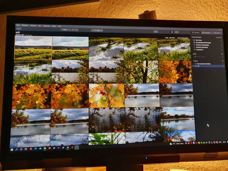 Viele Fotos auf einem Monitor.