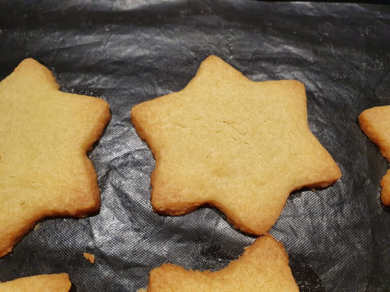 Ein frisch gebackener Plätzchenstern.