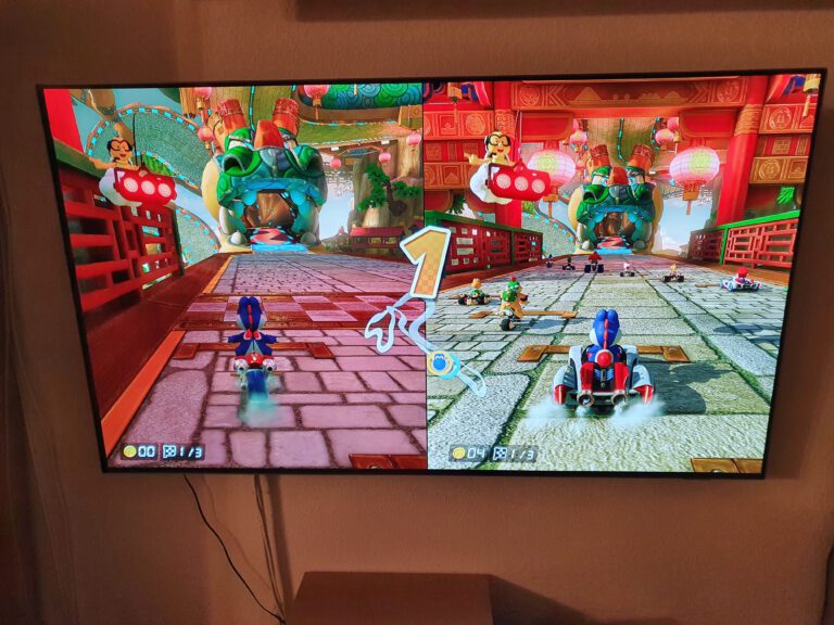 Ein Fernseher mit Mario Kart.