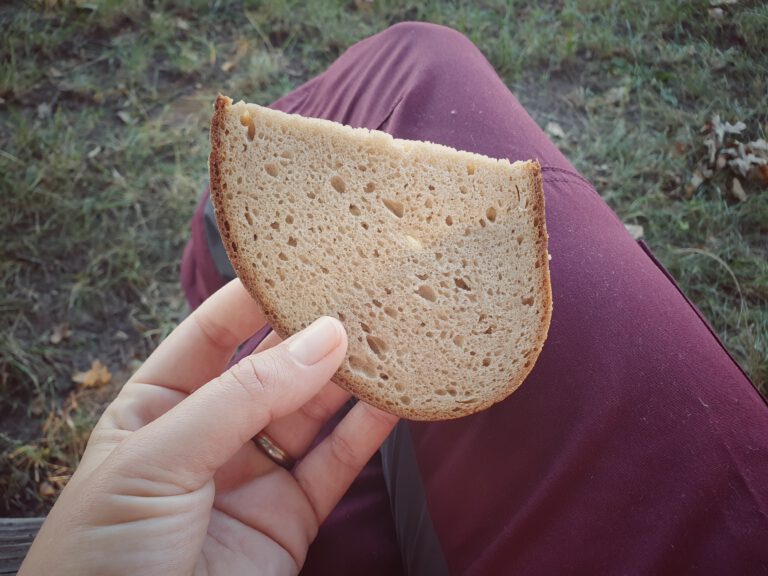 Ein Butterbrot in meiner Hand.